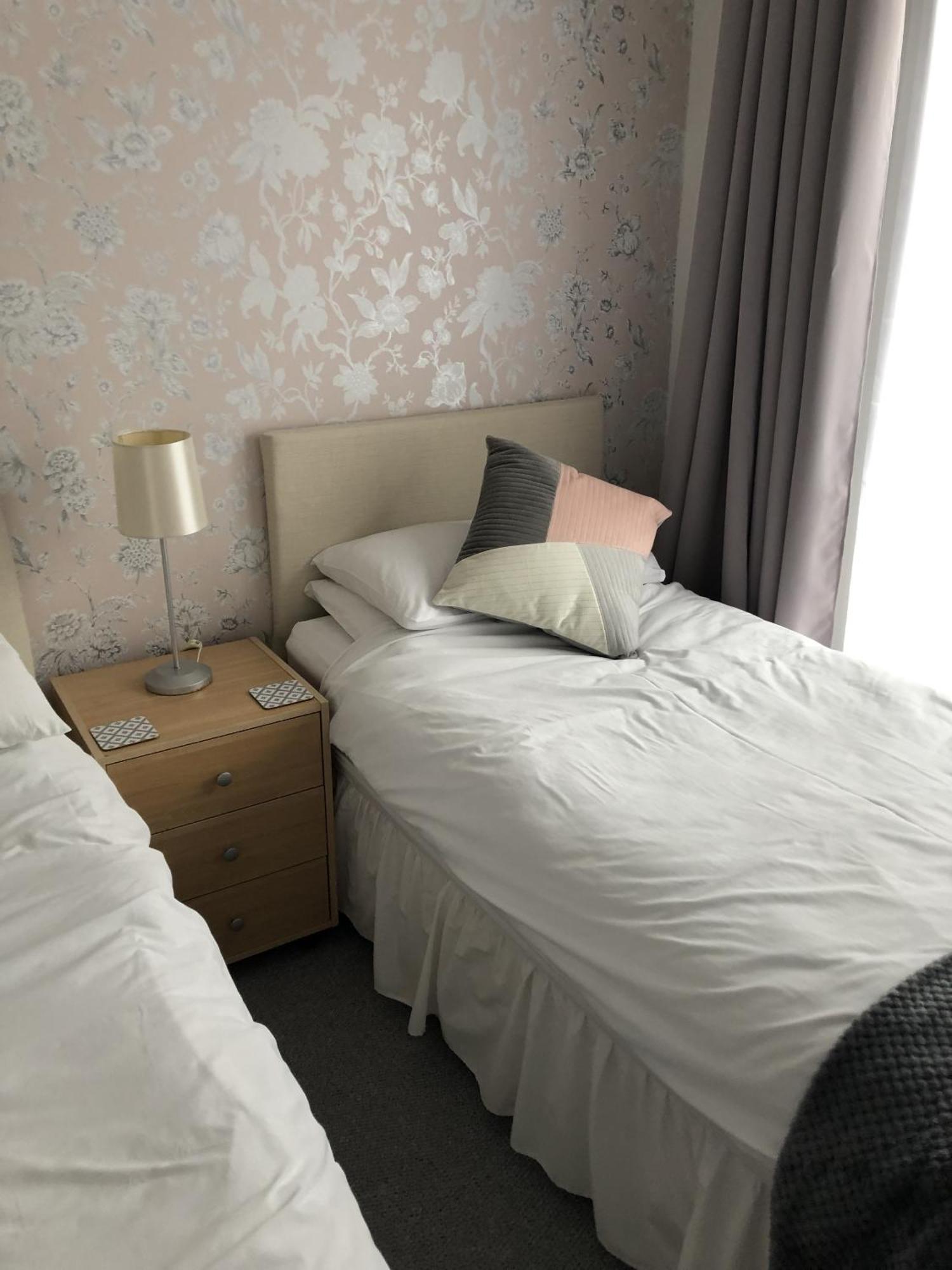 Basingstoke En Suite Room In Garden Annex Exteriör bild