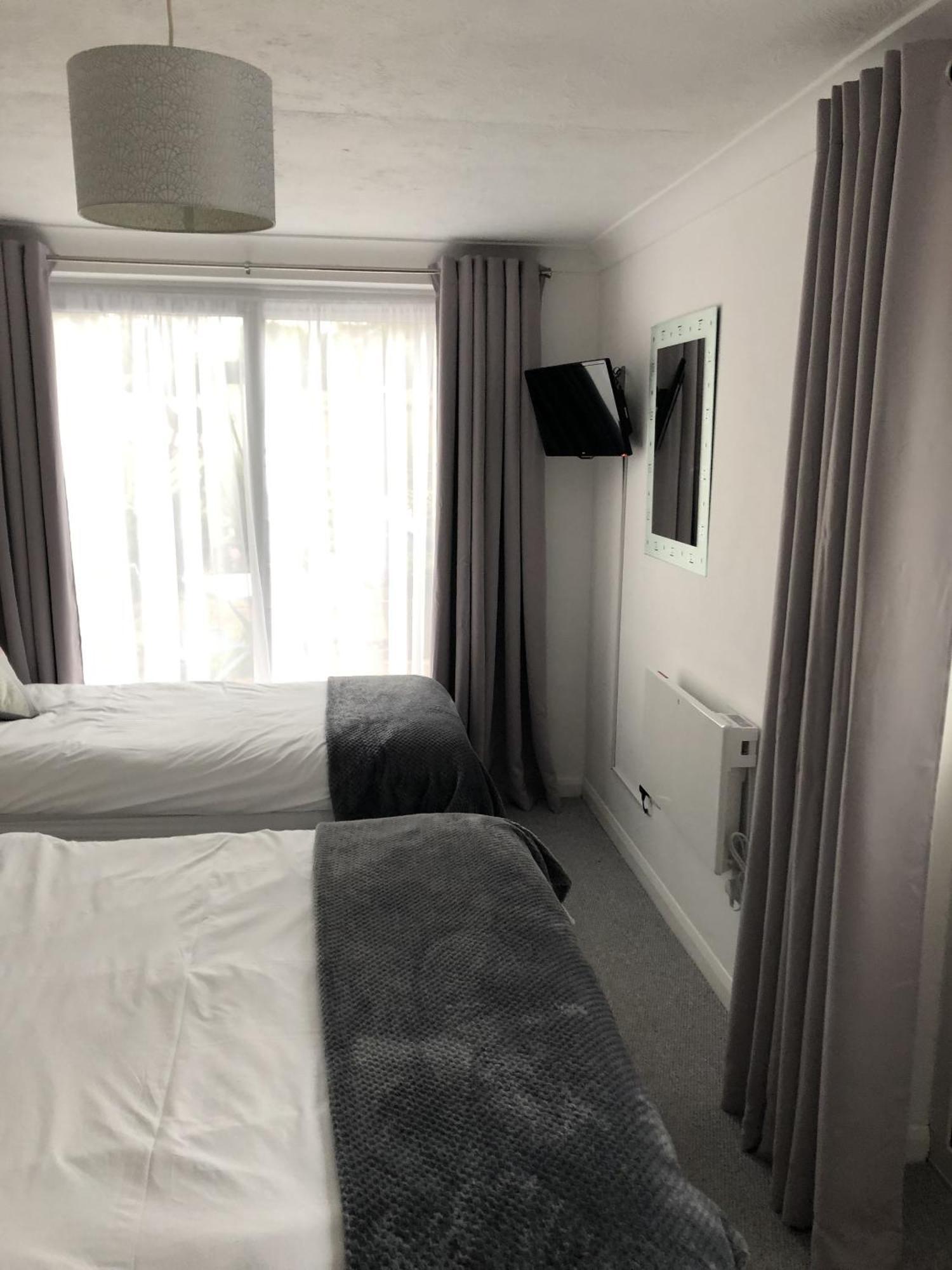 Basingstoke En Suite Room In Garden Annex Exteriör bild