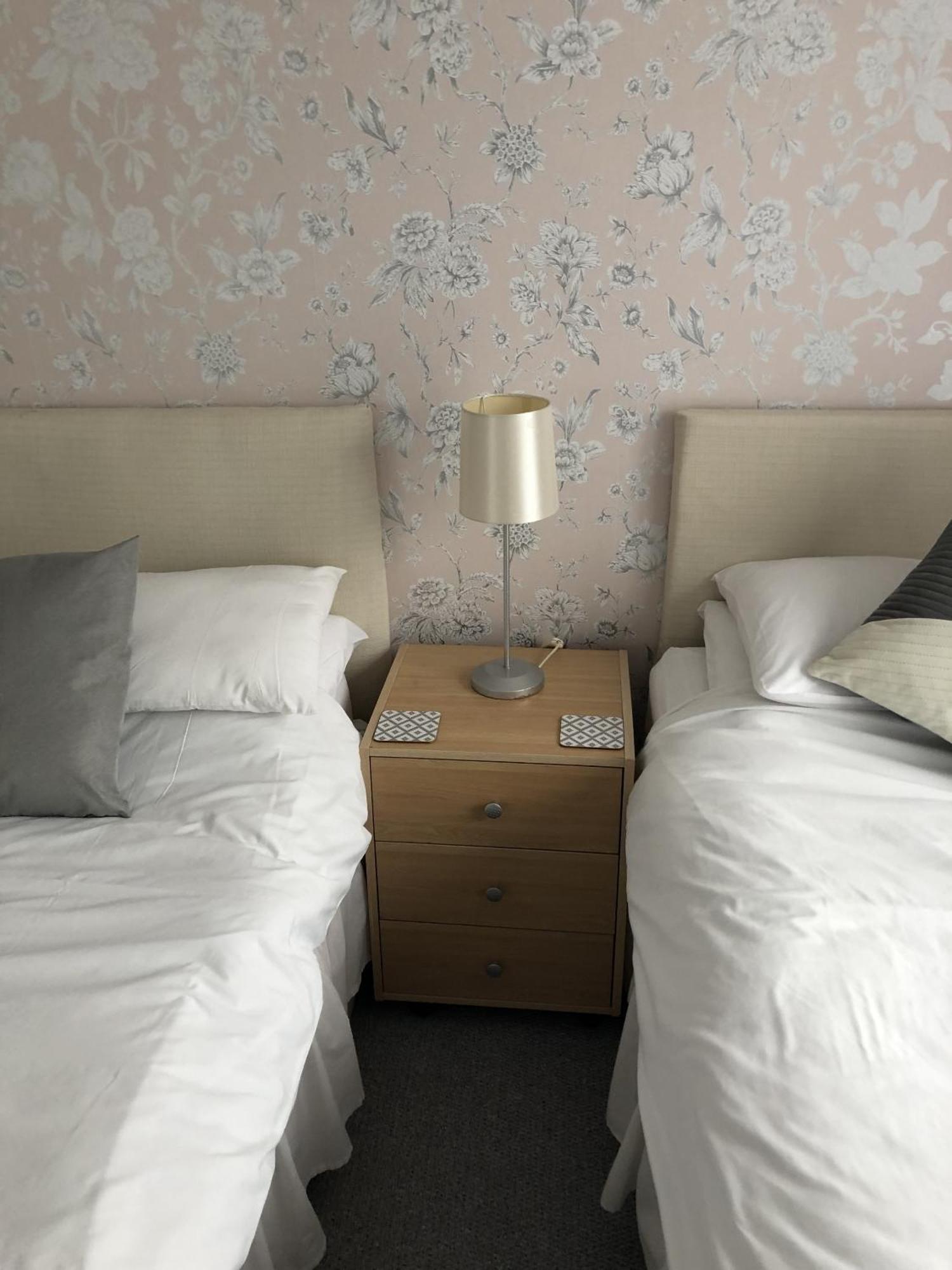 Basingstoke En Suite Room In Garden Annex Exteriör bild